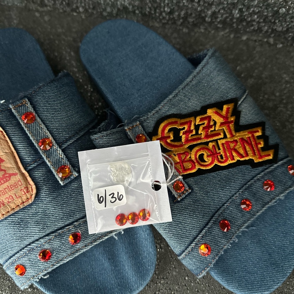 BNWT denim Jean slides Ozzy Osbourne Swarovski crystal Fire Opal size 6 shoe - Picture 4 of 6
